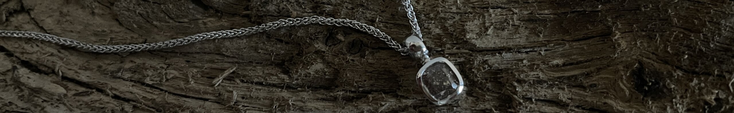 Anhänger brauner Diamant